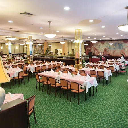 Отель Danubius Hungaria Center 4*